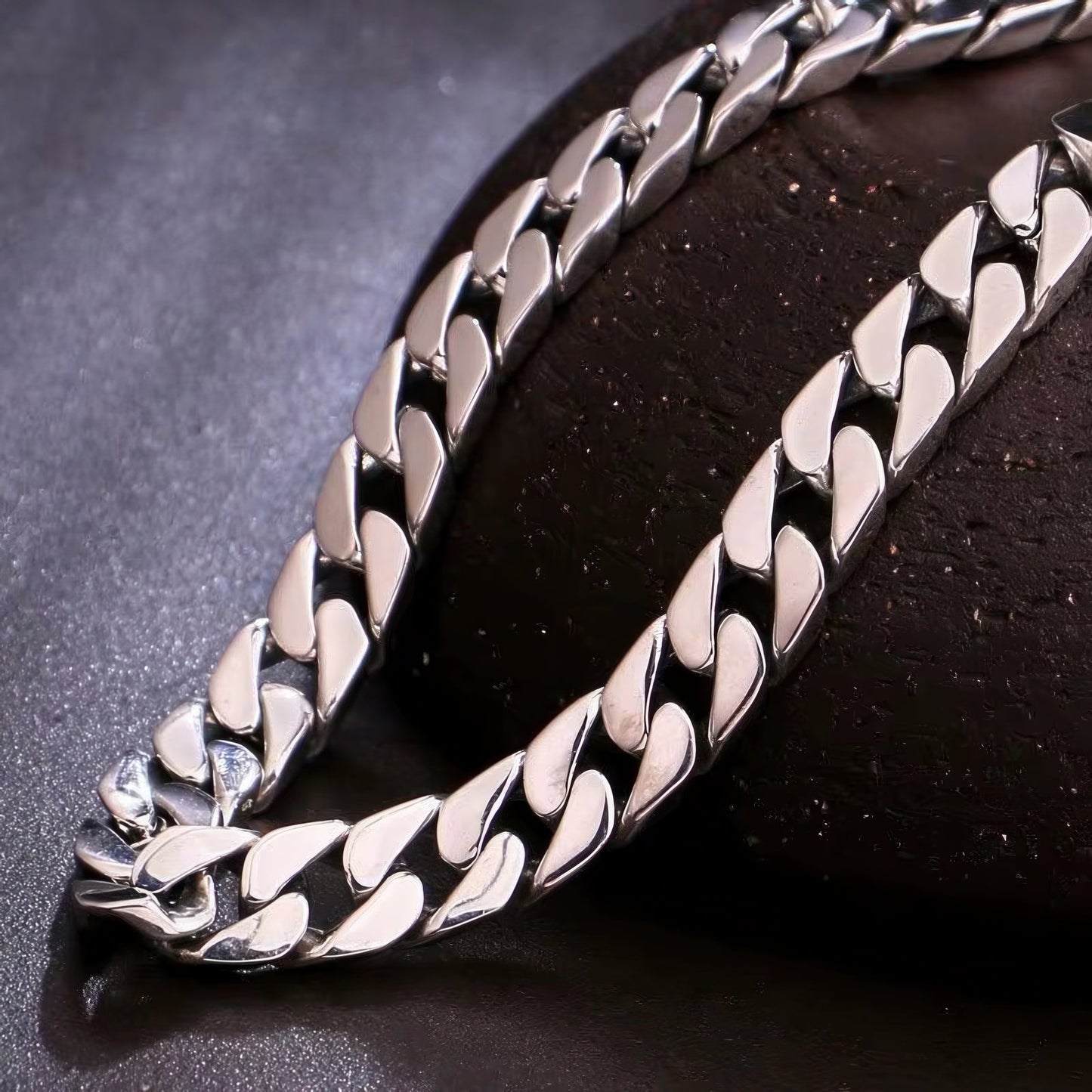 925 Sterling Silver Cuban Chain zoomed side